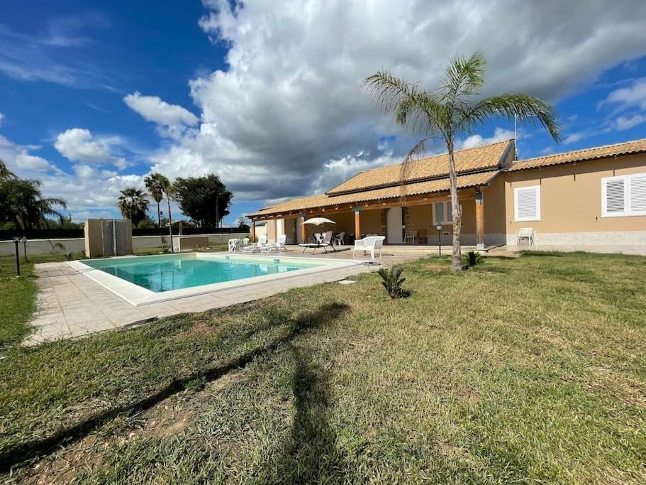 Villa Nunzia Con Piscina, Sauna E Idromassaggio. Floridia Extérieur photo