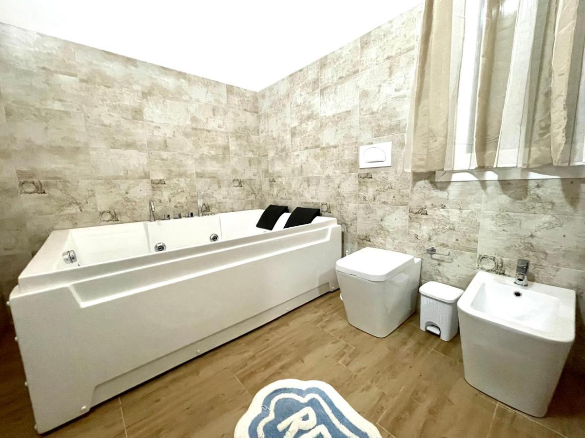 Villa Nunzia Con Piscina, Sauna E Idromassaggio. Floridia Extérieur photo