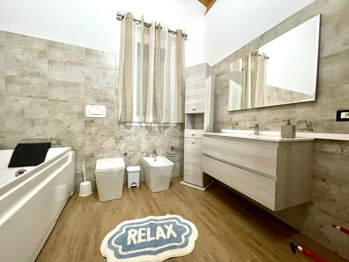 Villa Nunzia Con Piscina, Sauna E Idromassaggio. Floridia Extérieur photo
